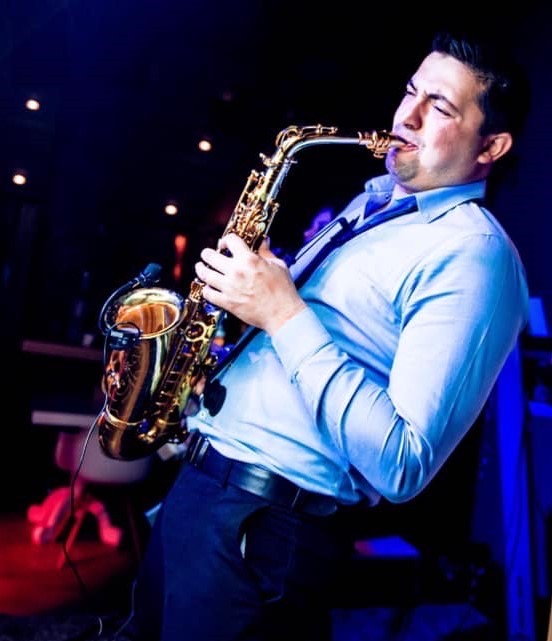 С какво саксофонът грабва хората?